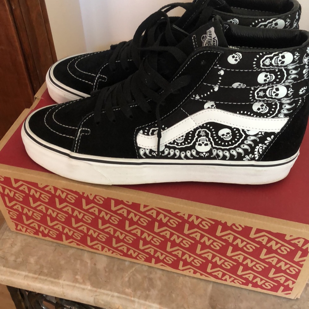 Vans - Picture 2 of 7